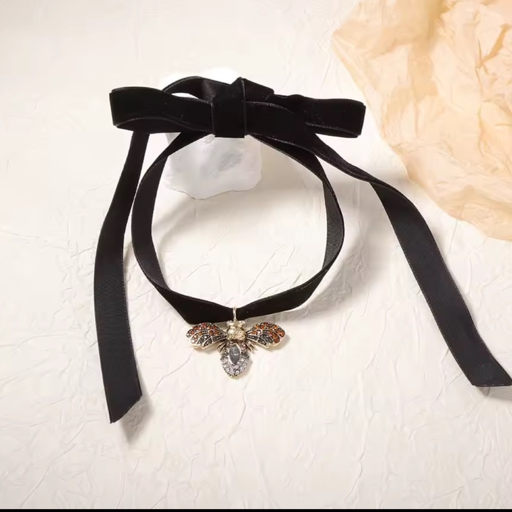 Vintage Bee Black Velvet Choker Necklace - Picture 4 of 6